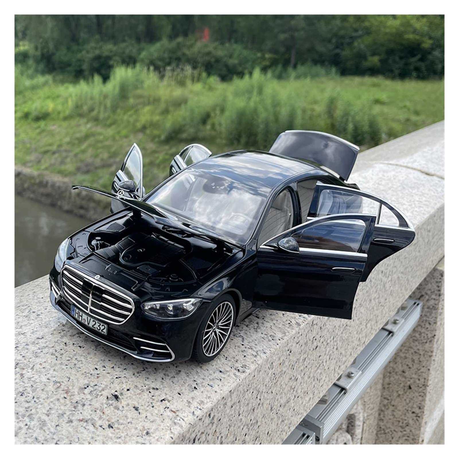 ミニカー Mercedes-Benz. S600. 1/18 norev 1/18 Mercedes Benz S600 1997 パールシルバー メルセデス